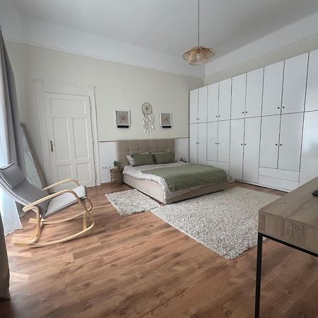 La Strada Central Apartament Gran Varadino Esterno foto