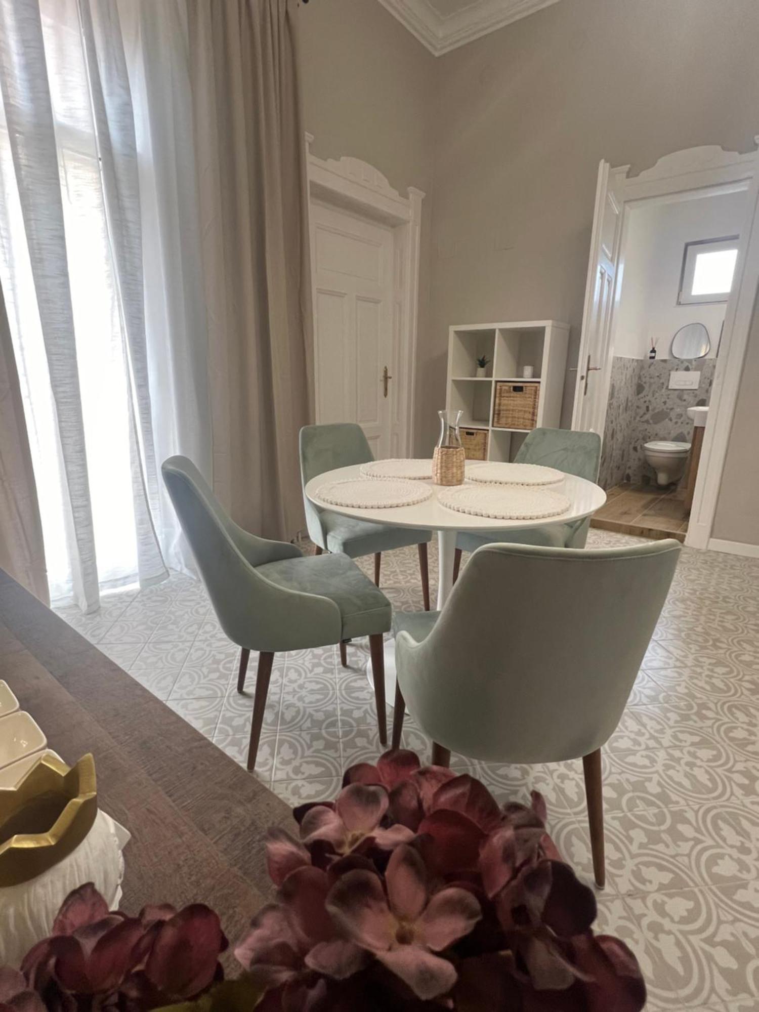 La Strada Central Apartament Gran Varadino Esterno foto