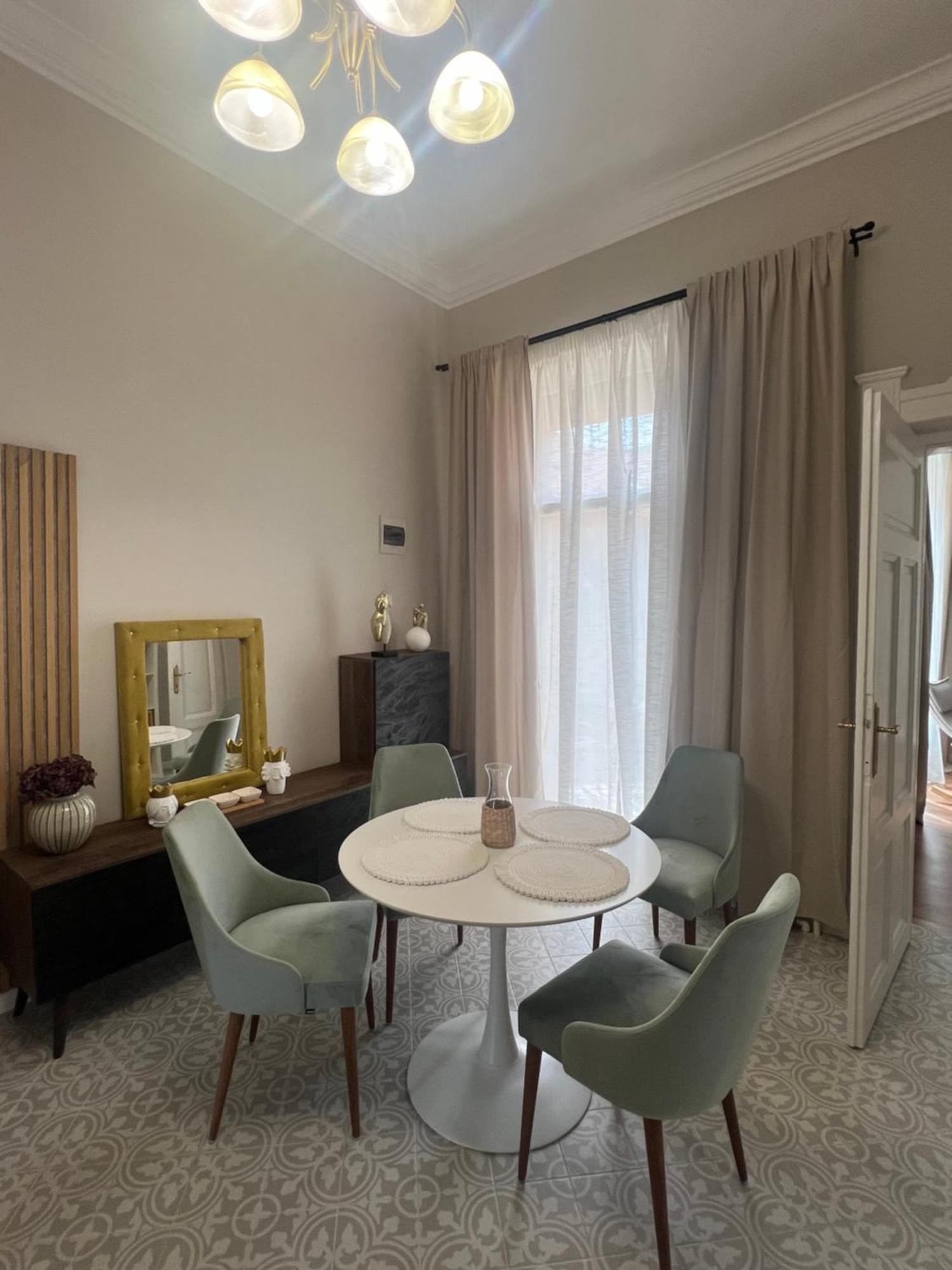 La Strada Central Apartament Gran Varadino Esterno foto